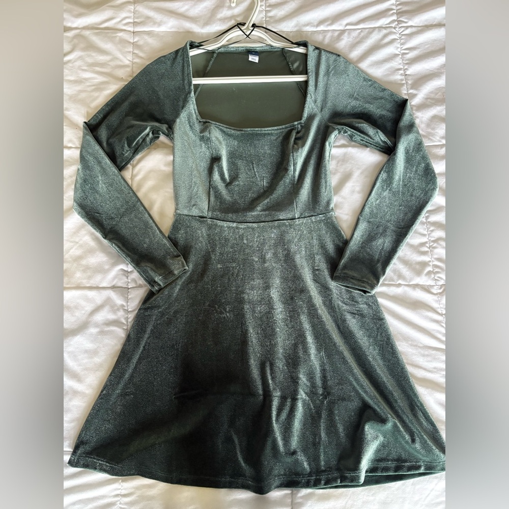 Elegant Green Velvet Dress